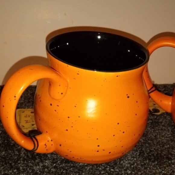 HALLOWEEN PUMPKIN TRICK OR TREAT ORANGE AND BLACK LARGE MUG, NEW! - Picture 3 of 6